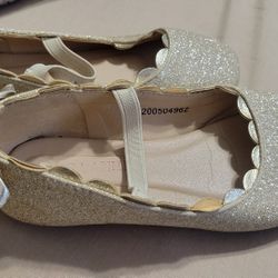 Girls Size 9 Gold Glitter Ballet Flat, Like New!