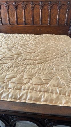 NEVER USED 100% Pure Wool - Perfect for a King or Queen Bed