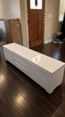 *LIKE NEW* IKEA BESTÅ BURS TV bench