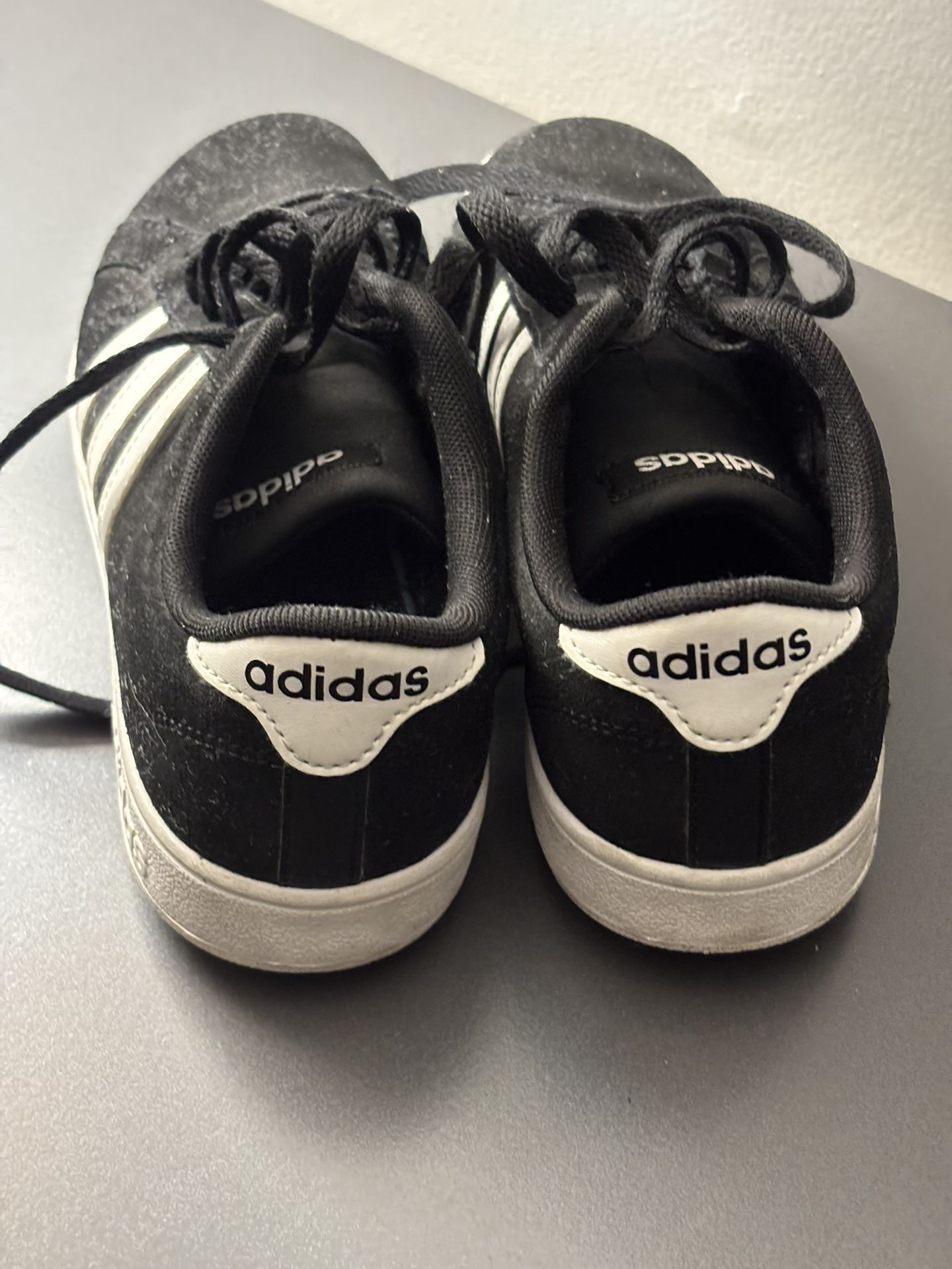 Adidas Kids Sneakers Size 4.5 