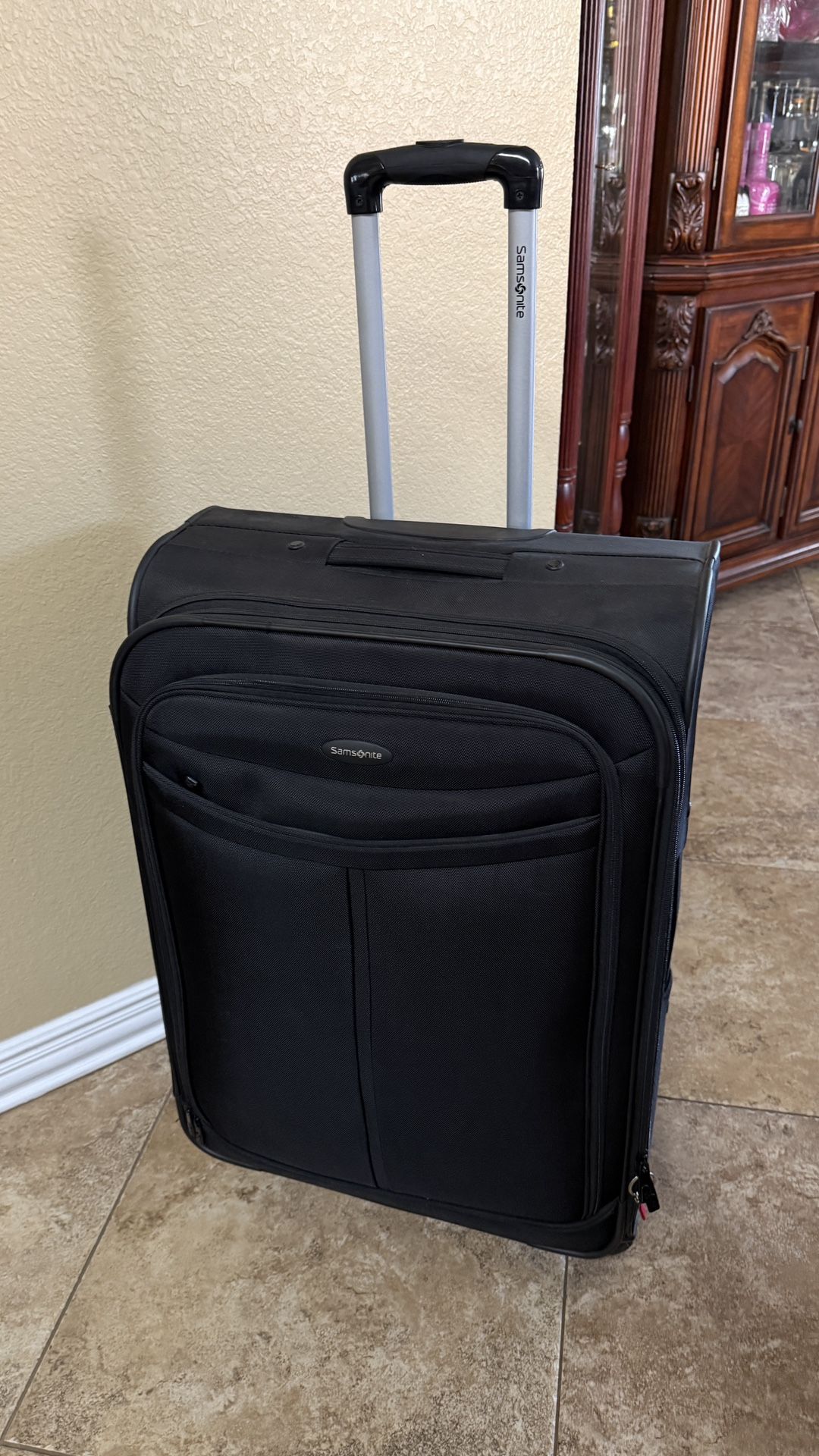 Samsonite 29” black rolling suitcase expandable Softside Spinner Luggage