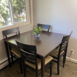 Room&Board 4 Chairs Dining Table 