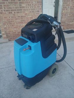 Carpet extractor machine