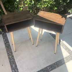 Set Of 2 Night Stands/End Tables