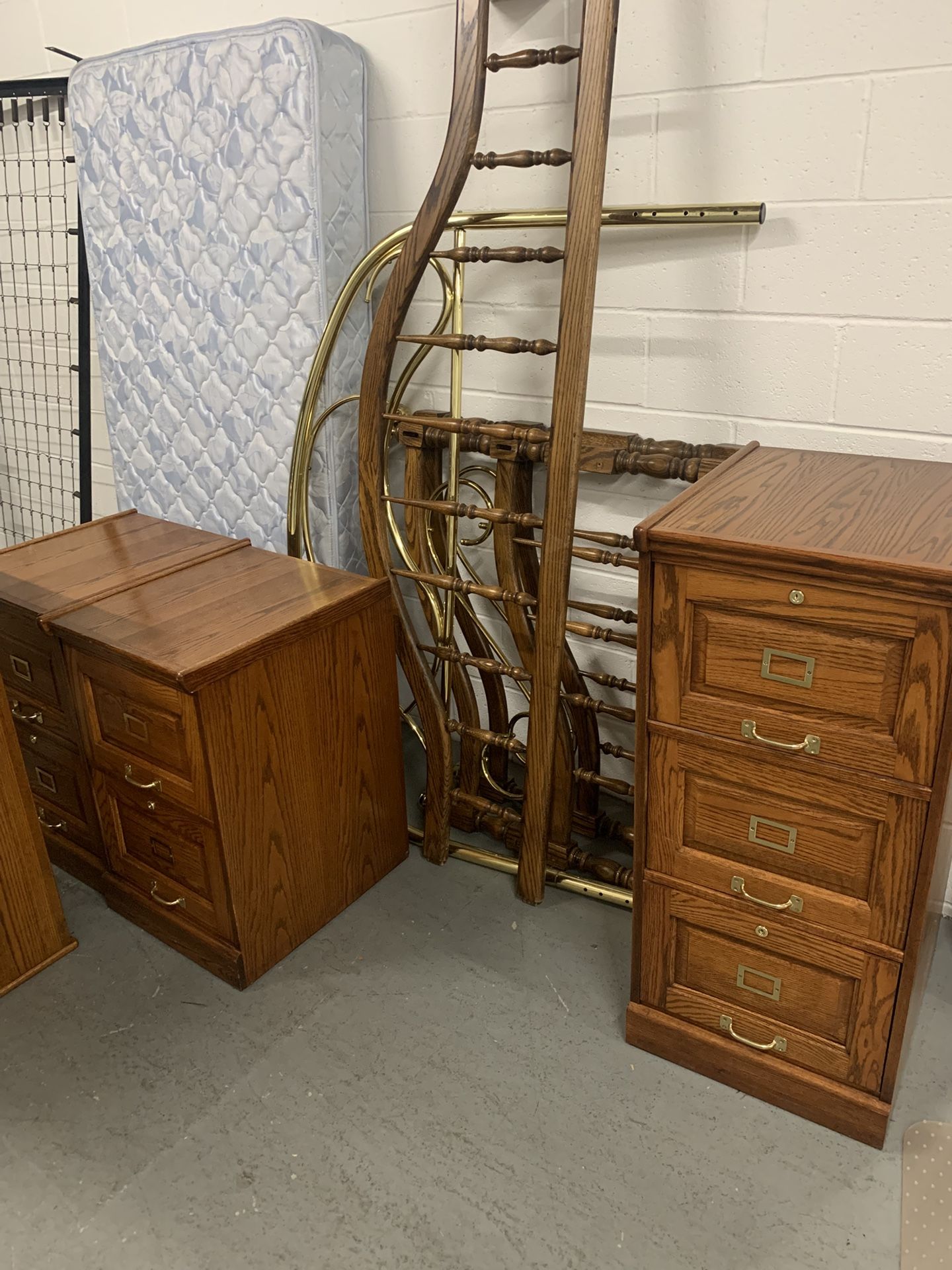 Pristine Oak Furniture MUST GO!