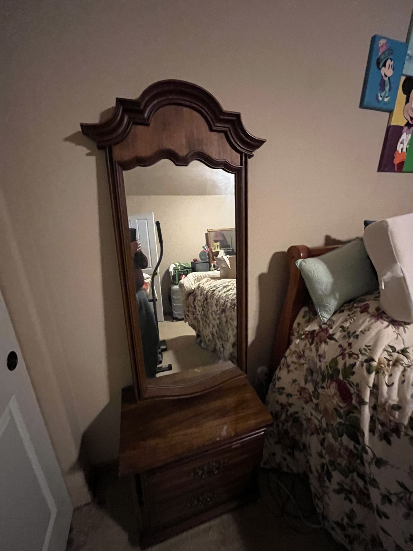 2 Nightstands And Two Mirrors