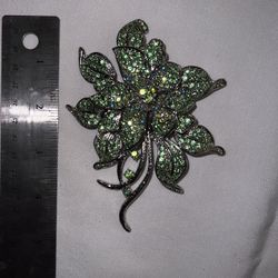 New 4” green crystal large 2 pin gorgeous brooch retails $50