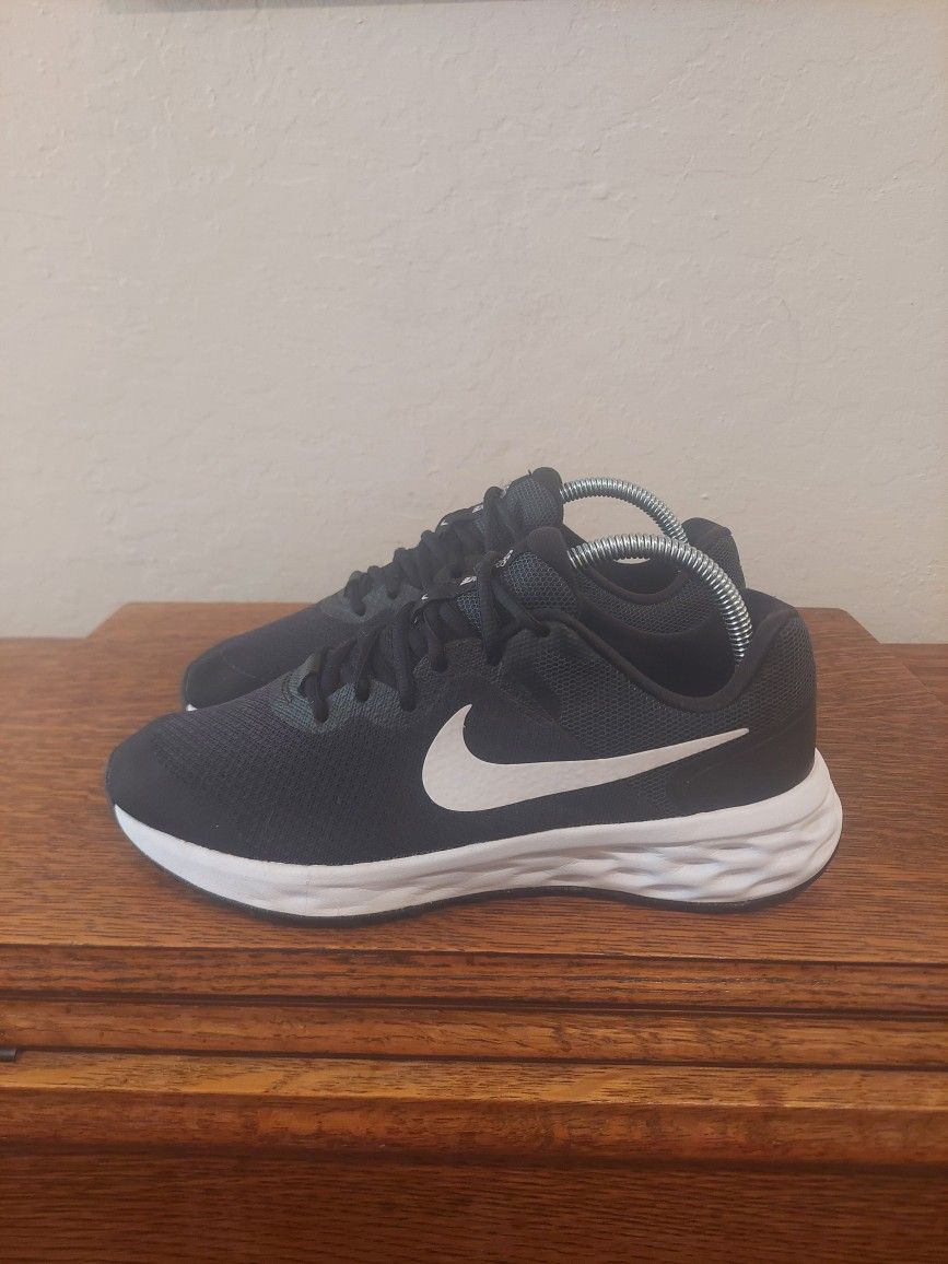 Nike Revolution 6 Next Nature Athletic Running Shoes
Men's Size 6.5Y