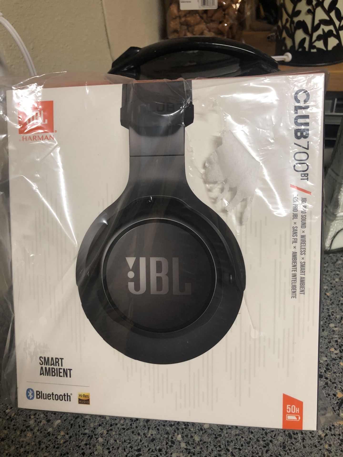 JBL CLUB 700 Bluetooth headphones. BNIB