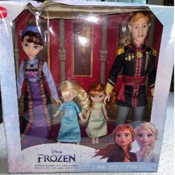  BRAND NEW Disney Frozen 2 Arendelle Royal Family Doll Playset, 4 Pieces