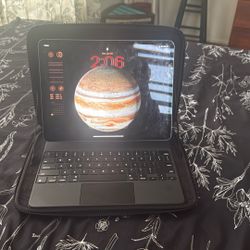 iPad Pro 12.9 Inch 6th Gen, Magic Keyboard 2, Thule Carrying Case