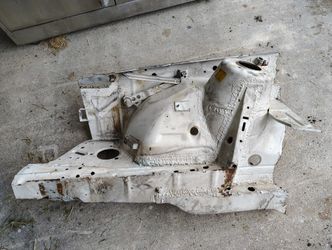E30 Passenger Side, Right, Quarter Strut Support