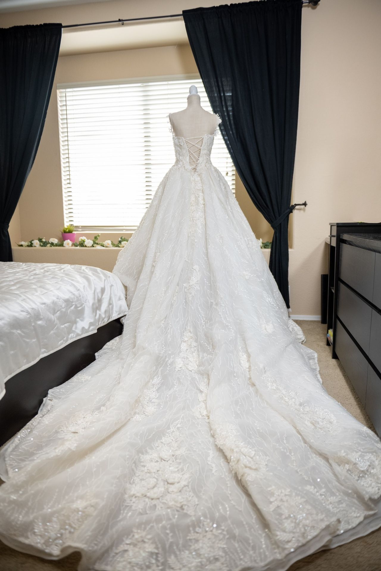 Wedding Dress With Veil & Free Gift SWAROVSKI Crystal Wedding Tiara