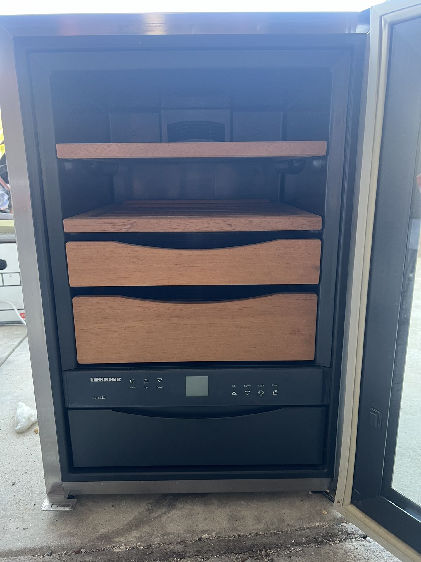 Liebherr 17” Freestanding Cigar Humidor 