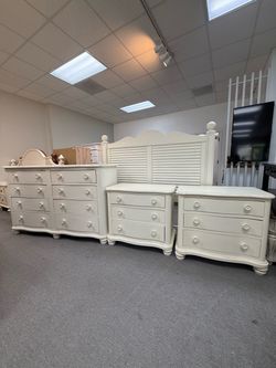 Queen bedroom set (FREE 24H DELIVERY AND SETUP)