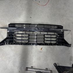 2025 UP 2026 CHEVY TAHOE GRILL