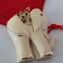 ⛔️ RESERVED ⛔️ 14k Vintage Pendant with Carved Elephant Charm Adorned with Gold and Gemstones!/ Dije de Oro con Piedras Preciosas! 👌🎁