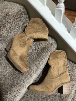 Woman boots size 9.5