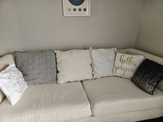 Cushion set / throw pillows
