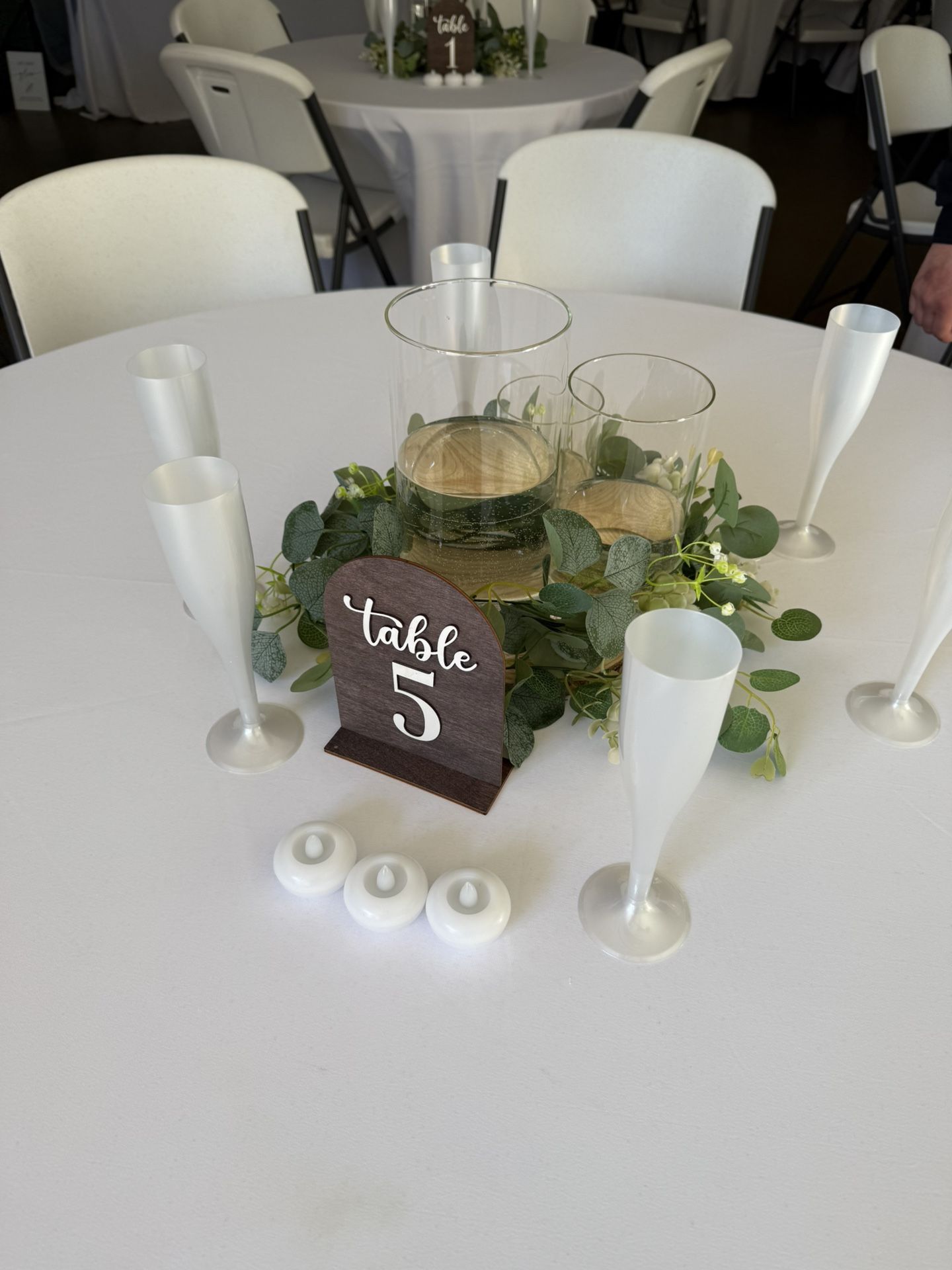 18 Glass vases