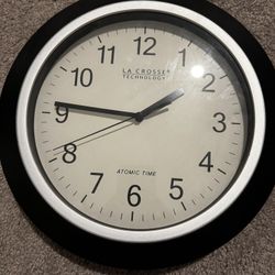 La crosse automatic clock- automatic time sync and day light auto adjustment 