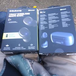 2 Scull Candy Head Phones New