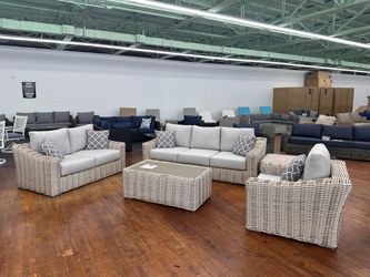 3 pc Patio Set (sofa loveseat table)
