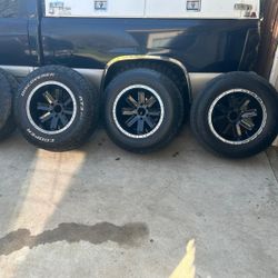 RINES NEGROS 18’s DE 6 HOYOS PARA SILVERADO, TOYOTA O NISSAN USADOS PERO EN BUENA CONDICIÓN 