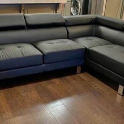 New Adjustable Headrests Sectional.  Black Or White Leather.  106” X 77”.  Free Delivery!
