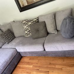 Sectional Couch Grey With Pillows 