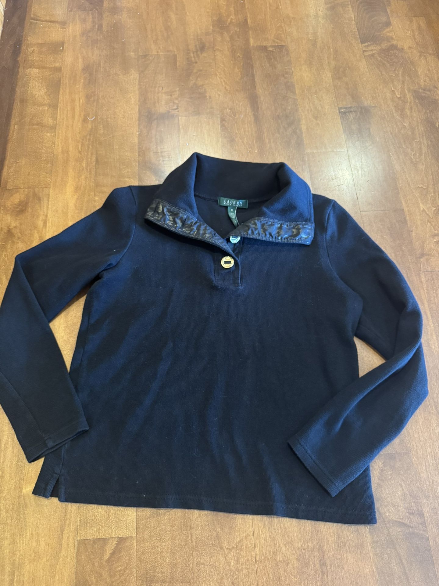 Woman’s Lauren by Ralph Lauren sweatshirt shipping available