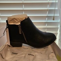Woman Boots Size 7 And 7.5 And 8