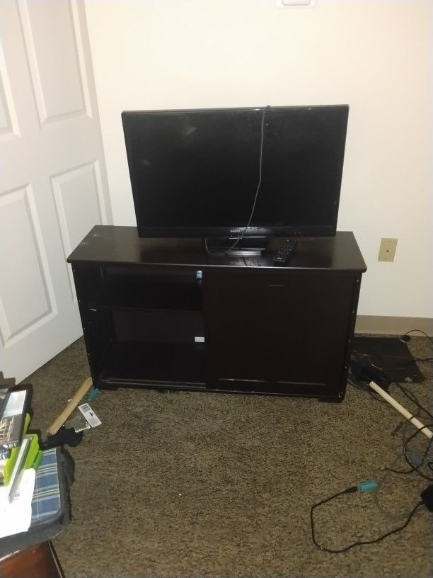 35 Inch TV With Stand $50