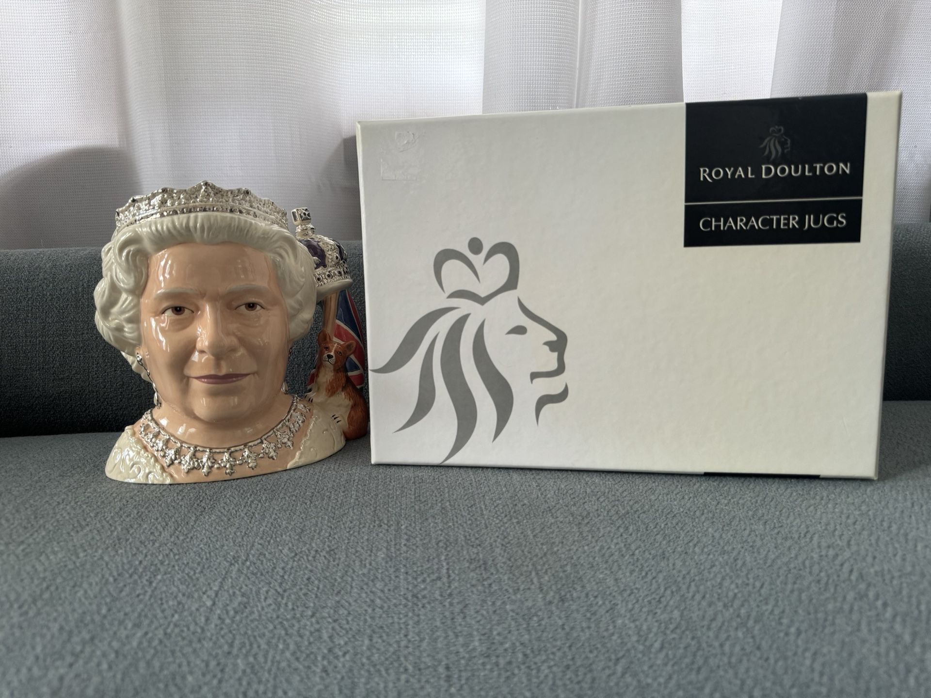 Royal Doulton Queen Elizabeth Character mug 2006