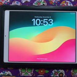 Apple iPad 6th Generation 32GB Unlocked Like New!