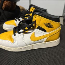  Air Jordan 1 Mid 'University Gold