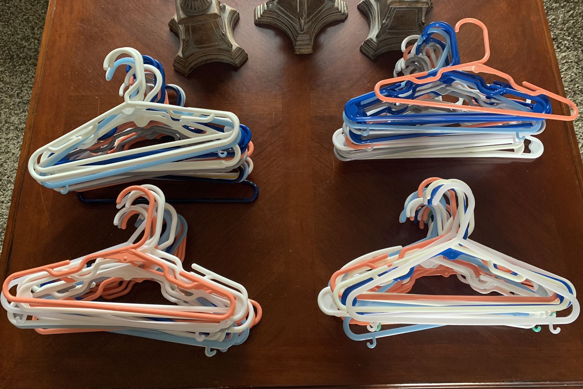 👕 Kids Size plastic hangers. Set of 85!