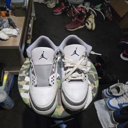 Nike Air Jordan 3 Retro Midnight Navy Size 7 Men's Size 8.5 Women's Great Condition Just Missing A Shoe Lace And Slight Flaw Shown In Pics Selling For