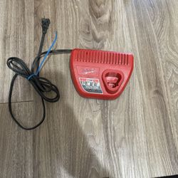 Milwaukee M12 Charger 