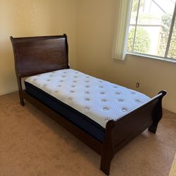 Sliegh Bed With Mattress- Twin