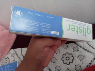 Pastas de dientes. Cada una 5.50. Y. 3x15