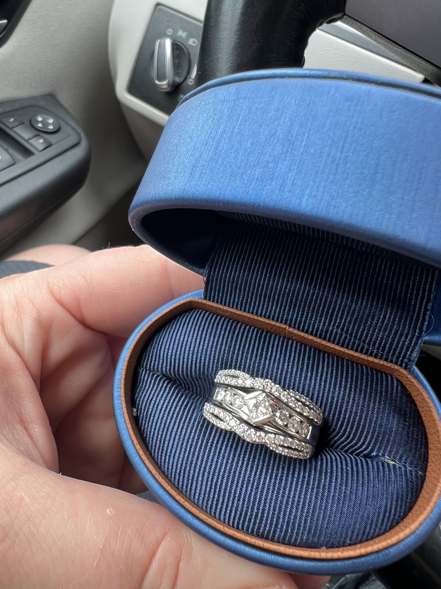 Leo Diamond Wedding ring