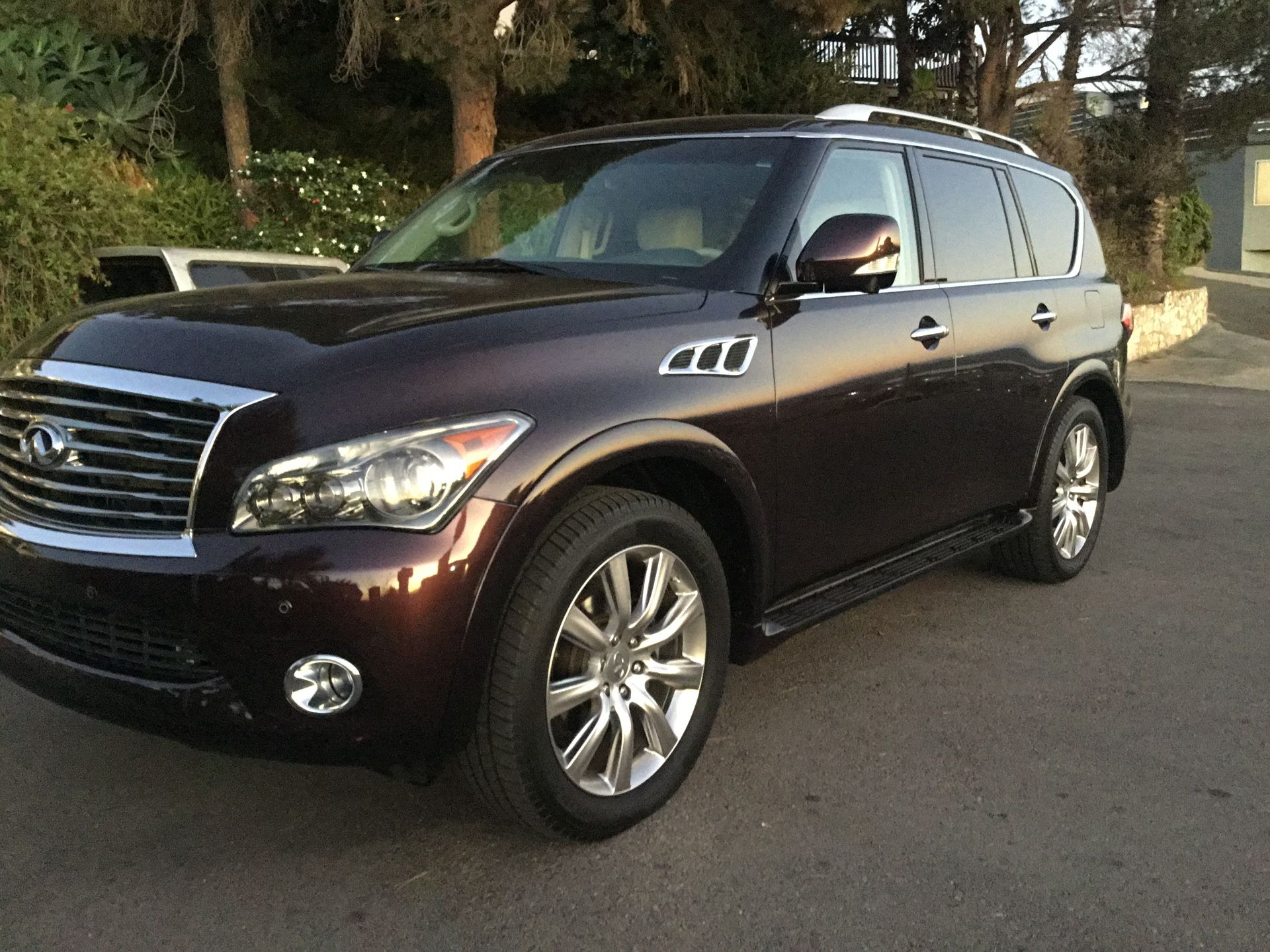 2014 Infiniti Q56 Low Miles, Garage Kept, Maintenance Records, Beautiful SUV, Panoramic 4 Ways Camera & Much More 