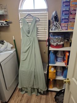 Light green dress/Vestido verde claro