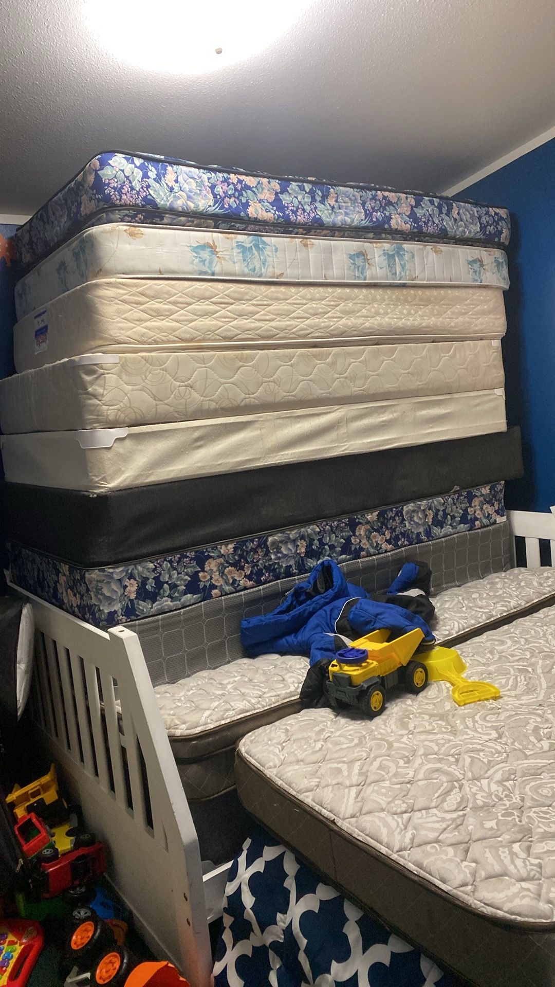 ⭐️-$$$325 to $550 camas tomano individual /multiple twin size mattresses/box springs and Queen/Full size available too (box springs choice of blue or