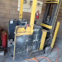 Fork Lift Electric 