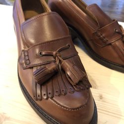 Woman’s John Fluevog Heeled Loafer Sz 9 (like new)