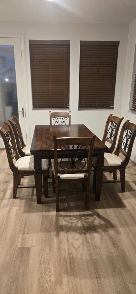 Dining Table & Chairs