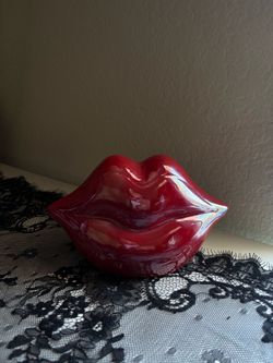 Kiss lips decor