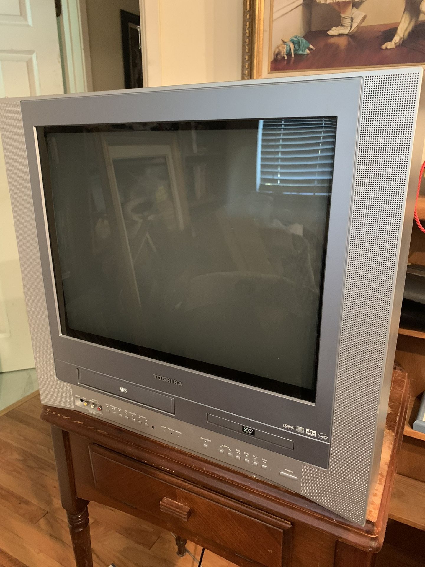 Toshiba Tv - VHS & DVD Combo - Works Great